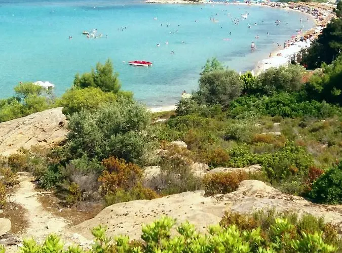 Athina Daire Vourvourou